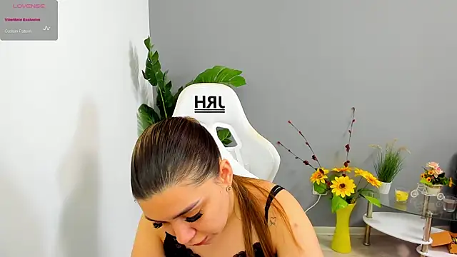 Snapshot of EveEvian chatting on 05.29.26 EveEvian online show from 05.29.26