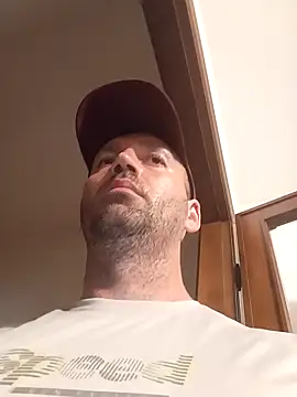 Snapshot of florin421 chatting on 04.15.26 florin421 online show from 04.15.26
