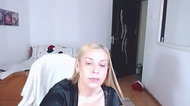 Snapshot of evamaria2024 chatting on 09.23.25 evamaria2024 online show from 09.23.25