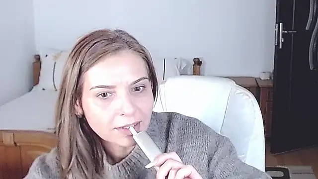 Snapshot of evamaria2024 chatting on 10.21.25 evamaria2024 online show from 10.21.25