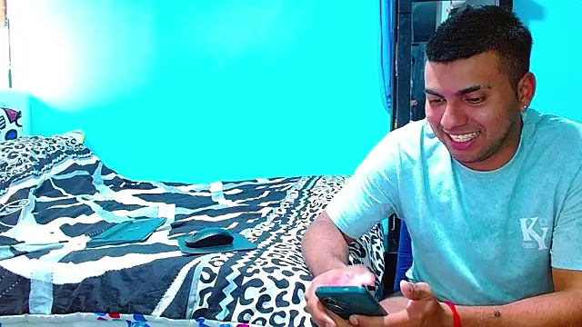 Snapshot of 2ScarletandRyan8 chatting on 01.26.25 2ScarletandRyan8 online show from 01.26.25