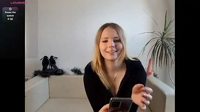 Frosty Princess online show from 12.08.24