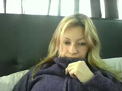 Snapshot of Paulita_x3 chatting on 02.19.25 Paulita x3 online show from 02.19.25