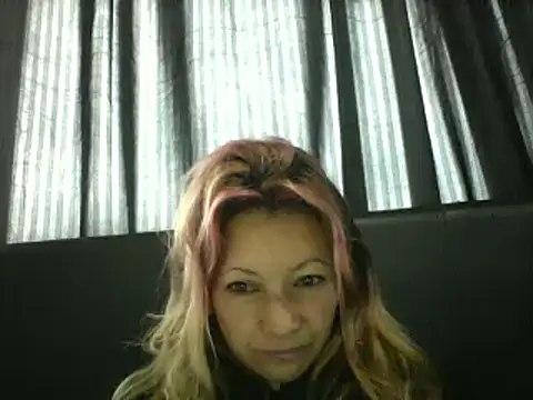 Snapshot of Paulita_x3 chatting on 02.22.25 Paulita x3 online show from 02.22.25