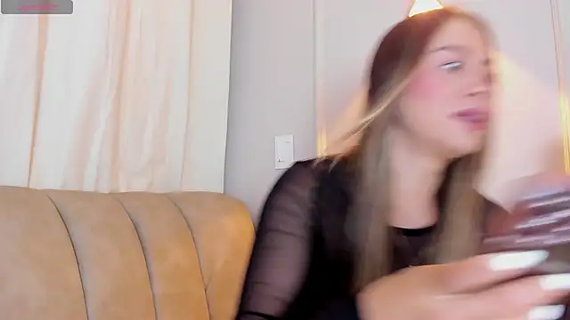 Snapshot of Lia_walton chatting on 01.08.25 Lia walton online show from 01.08.25