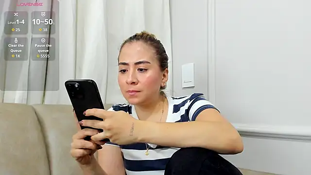 Snapshot of Lia_walton chatting on 11.28.25 Lia walton online show from 11.28.25