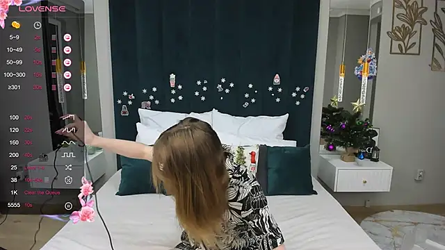 Snapshot of Cowell_Adelina chatting on 01.18.25 Cowell Adelina online show from 01.18.25