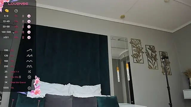 Snapshot of Cowell_Adelina chatting on 01.25.25 Cowell Adelina online show from 01.25.25