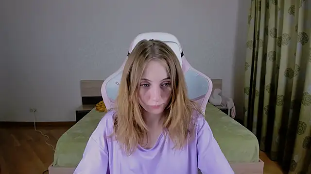 Snapshot of Cowell_Adelina chatting on 03.09.25 Cowell Adelina online show from 03.09.25