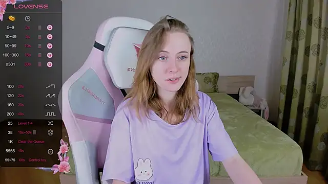 Snapshot of Cowell_Adelina chatting on 03.10.25 Cowell Adelina online show from 03.10.25