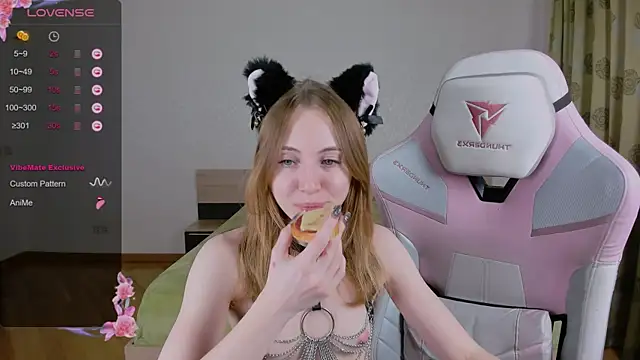 Snapshot of Cowell_Adelina chatting on 03.10.25 Cowell Adelina online show from 03.10.25