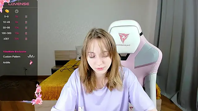 Snapshot of Cowell_Adelina chatting on 03.22.25 Cowell Adelina online show from 03.22.25