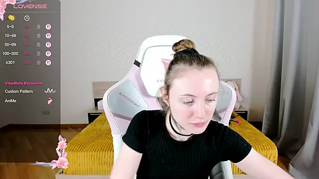 Snapshot of Cowell_Adelina chatting on 09.09.25 Cowell Adelina online show from 09.09.25