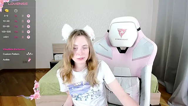 Snapshot of Cowell_Adelina chatting on 09.14.25 Cowell Adelina online show from 09.14.25