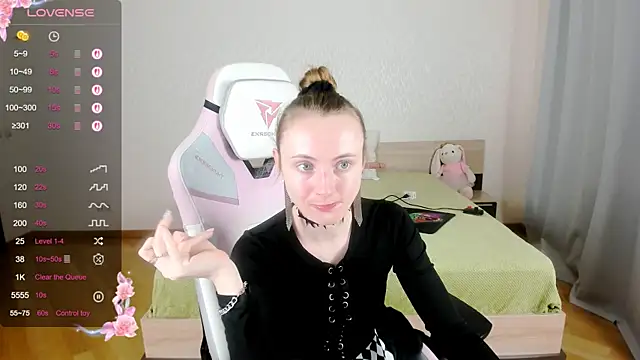 Snapshot of Cowell_Adelina chatting on 09.16.25 Cowell Adelina online show from 09.16.25