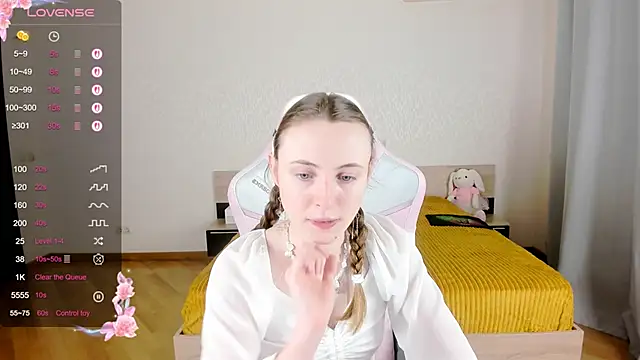 Snapshot of Cowell_Adelina chatting on 09.22.25 Cowell Adelina online show from 09.22.25