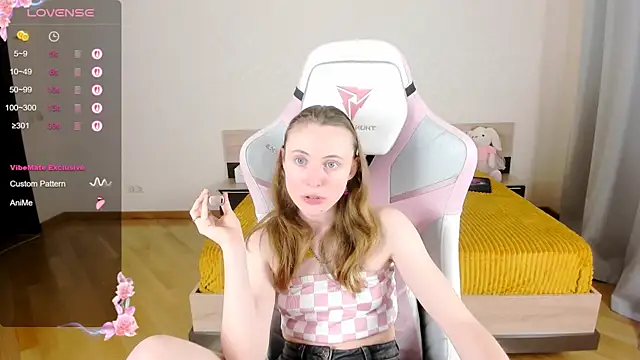 Snapshot of Cowell_Adelina chatting on 09.23.25 Cowell Adelina online show from 09.23.25