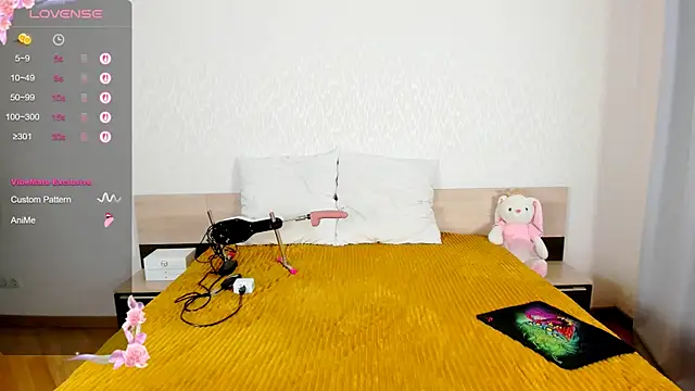 Snapshot of Cowell_Adelina chatting on 09.24.25 Cowell Adelina online show from 09.24.25