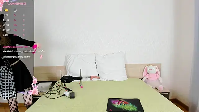 Snapshot of Cowell_Adelina chatting on 09.29.25 Cowell Adelina online show from 09.29.25