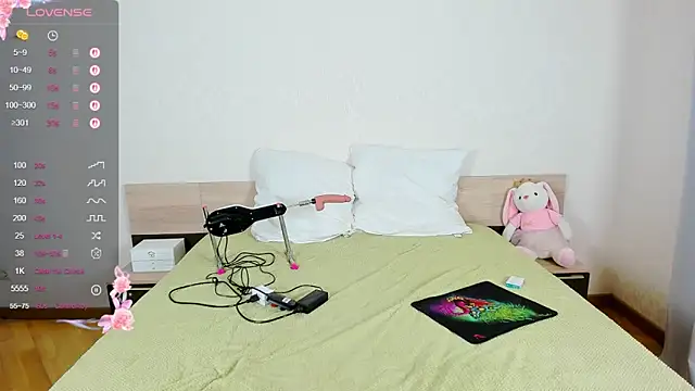 Snapshot of Cowell_Adelina chatting on 09.30.25 Cowell Adelina online show from 09.30.25