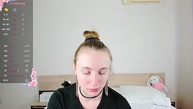 Snapshot of Cowell_Adelina chatting on 10.07.25 Cowell Adelina online show from 10.07.25