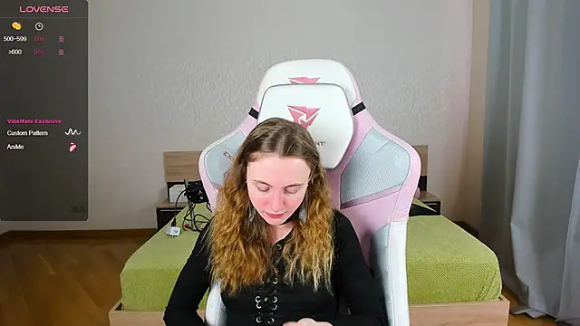 Snapshot of Cowell_Adelina chatting on 11.07.25 Cowell Adelina online show from 11.07.25