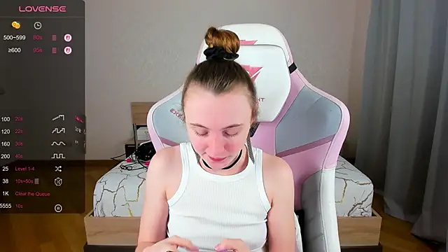 Snapshot of Cowell_Adelina chatting on 11.22.25 Cowell Adelina online show from 11.22.25