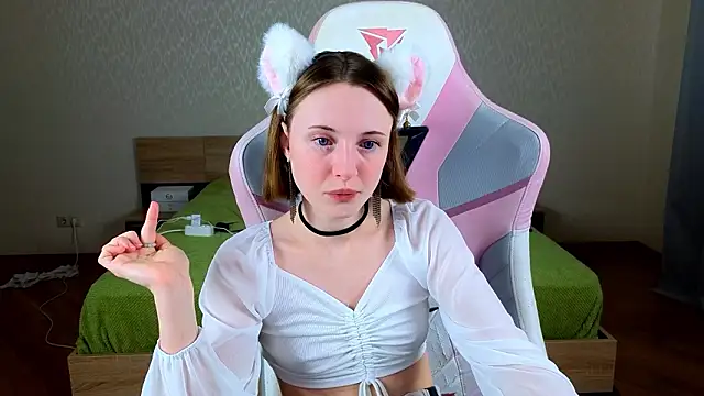 Snapshot of Cowell_Adelina chatting on 03.01.26 Cowell Adelina online show from 03.01.26