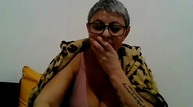 Snapshot of roseblak42 chatting on 02.21.25 roseblak42 online show from 02.21.25