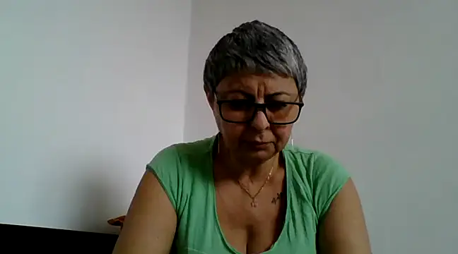 Snapshot of roseblak42 chatting on 03.18.25 roseblak42 online show from 03.18.25