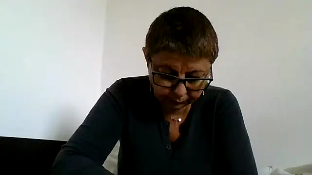 Snapshot of roseblak42 chatting on 10.01.25 roseblak42 online show from 10.01.25