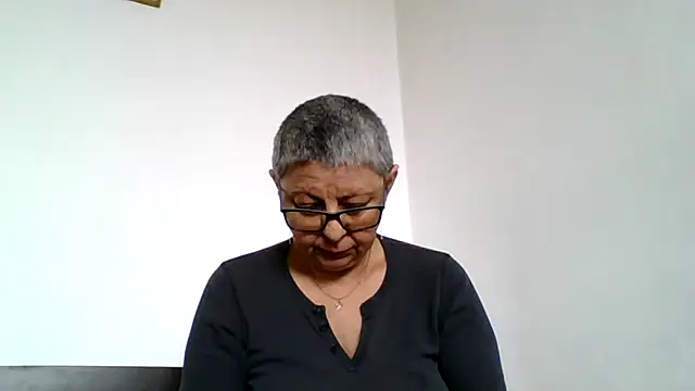 Snapshot of roseblak42 chatting on 04.22.26 roseblak42 online show from 04.22.26