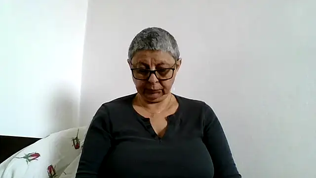 Snapshot of roseblak42 chatting on 05.01.26 roseblak42 online show from 05.01.26
