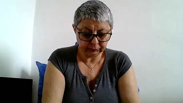 Snapshot of roseblak42 chatting on 05.08.26 roseblak42 online show from 05.08.26