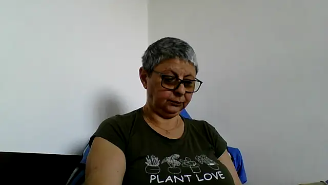 Snapshot of roseblak42 chatting on 05.11.26 roseblak42 online show from 05.11.26