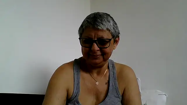 Snapshot of roseblak42 chatting on 05.24.26 roseblak42 online show from 05.24.26