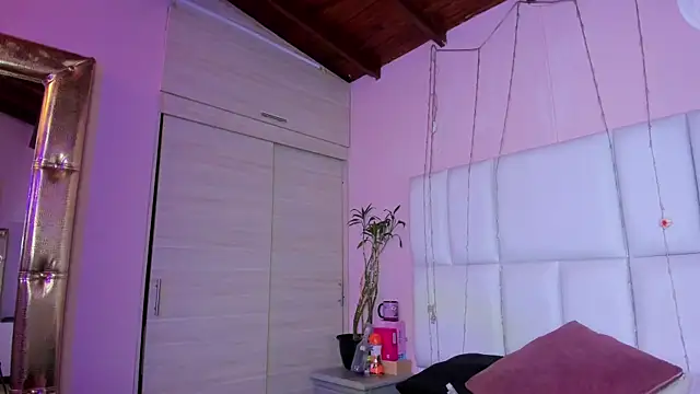 kiana cream online show from 09.25.25