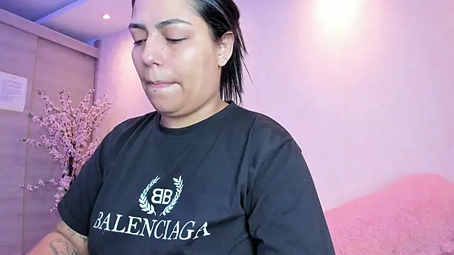 kiana cream online show from 10.11.25