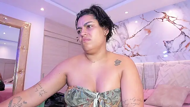 kiana cream online show from 12.18.25