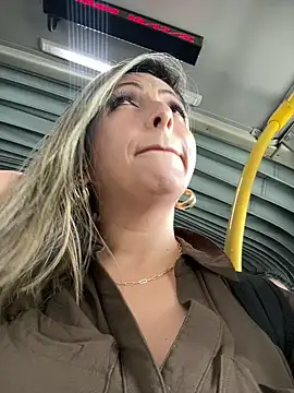  Abril-Office1 online show from 12.18.24