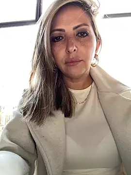  Abril-Office1 online show from 01.31.25