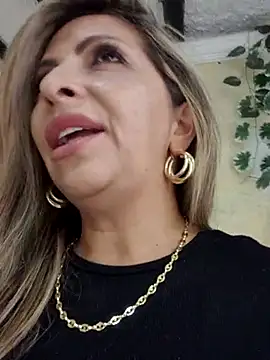  Abril-Office1 online show from 02.18.25