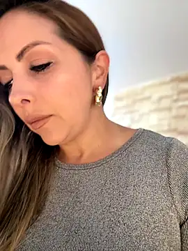  Abril-Office1 online show from 09.30.25