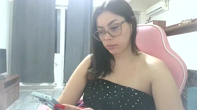 Snapshot of LovelyJulliette chatting on 06.01.26 LovelyJulliette online show from 06.01.26