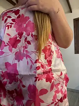 Snapshot of natashasweet chatting on 12.26.24 natashasweet online show from 12.26.24