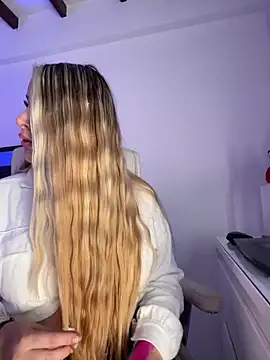 Snapshot of natashasweet chatting on 02.15.25 natashasweet online show from 02.15.25