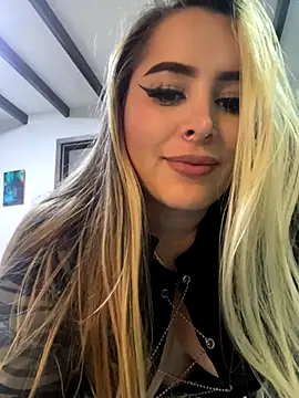 Snapshot of natashasweet chatting on 09.19.25 natashasweet online show from 09.19.25