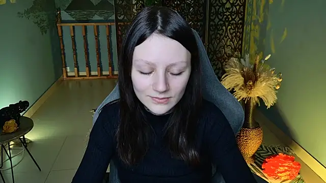 Snapshot of VeliraBraitberg chatting on 12.21.24 VeliraBraitberg online show from 12.21.24