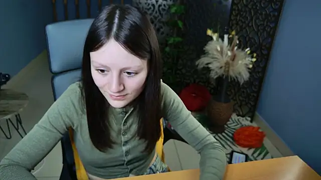 Snapshot of VeliraBraitberg chatting on 12.27.24 VeliraBraitberg online show from 12.27.24