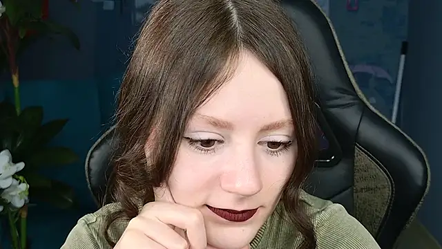 Snapshot of VeliraBraitberg chatting on 02.28.25 VeliraBraitberg online show from 02.28.25